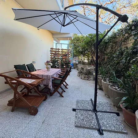 Gardenhouse Divenere شقة